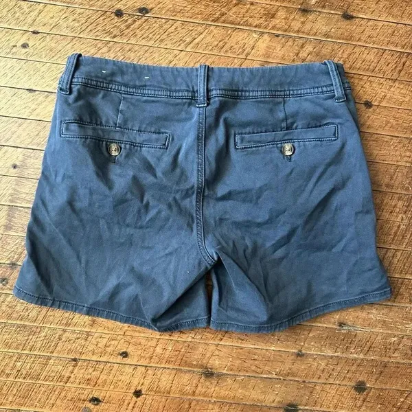 American Eagle blue stretchy normcore size 4 midi shorts - Image 3