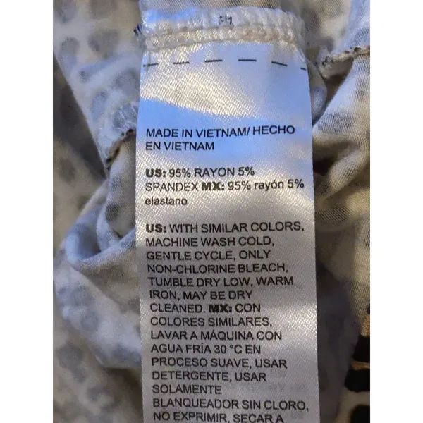 Chico’s animal print v-neck stretchy top XL casual business office - Image 5