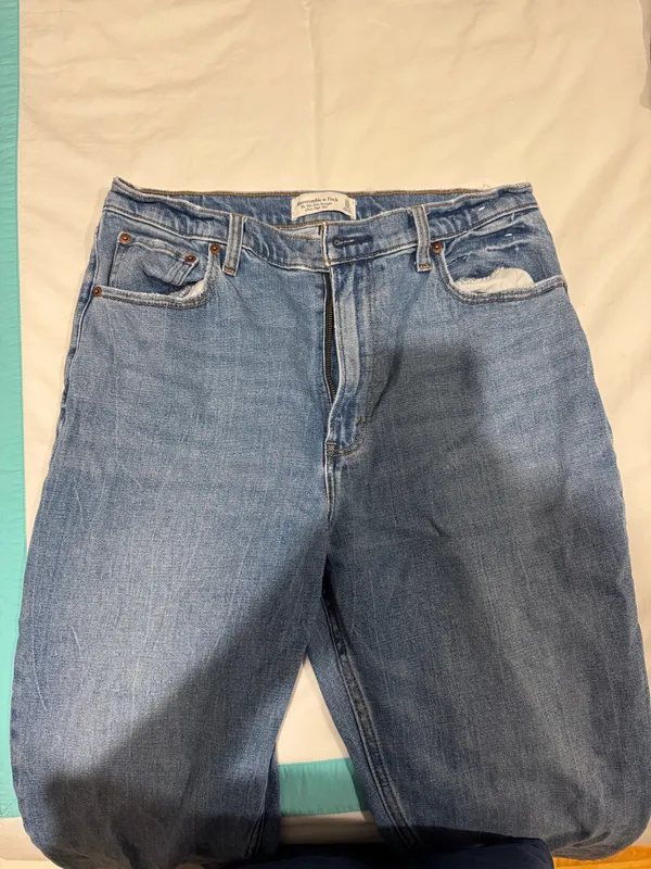 Abercrombie Jeans - Image 2