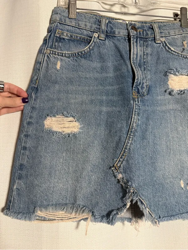 We The Free Distressed Medium Wash Denim Mini Skirt Size 24 - Image 4