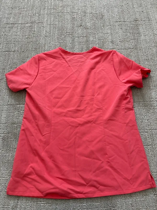 Figs technical collection coral vneck scrub top Sz M - Image 3