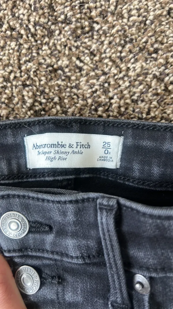 Abercrombie High-Rise Jeans - Image 3