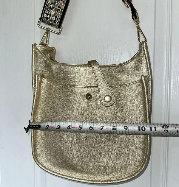 Elegant Gold Shoulder Bag - Image 5