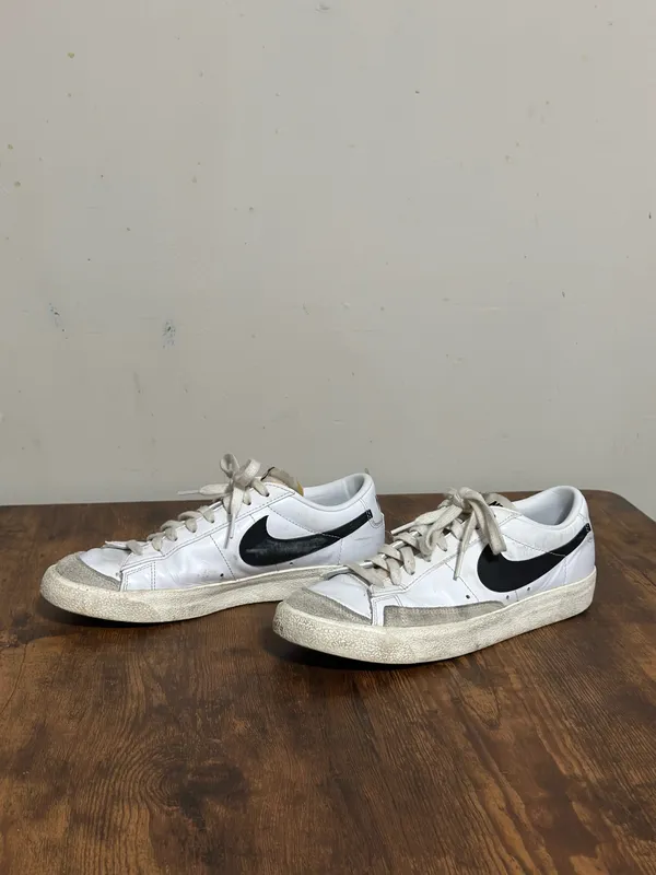 Nike Men’s White & Black Low-Top Sneakers - Image 3