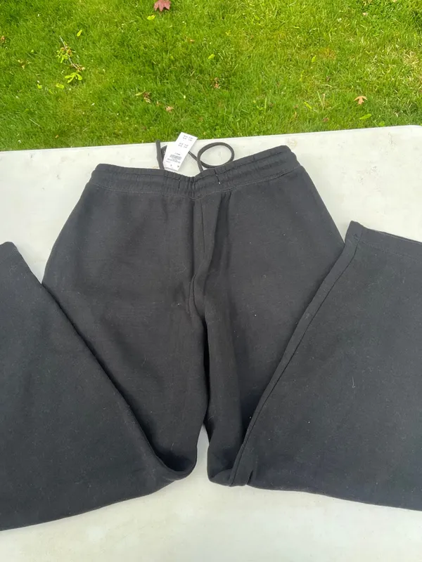 Hollister Men's Black Drawstring Sweatpants - Brand: - Image 3