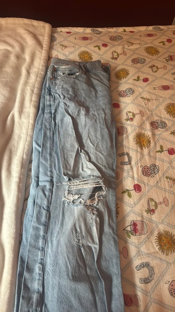 American Eagle Jeans - Image 3