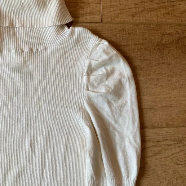 Anthropologie Size medium white balloon sleeve Bodycon mock neck top - Image 3