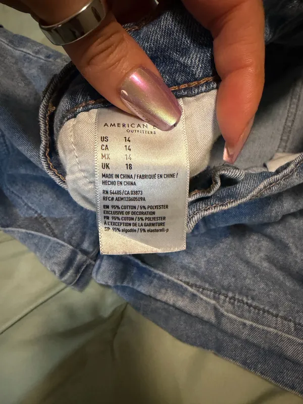 American Eagle Mom Jean Shorts - Image 3