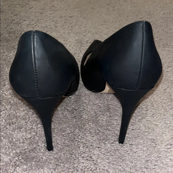 Classic Black Women's Heels Size 9 - Image 5