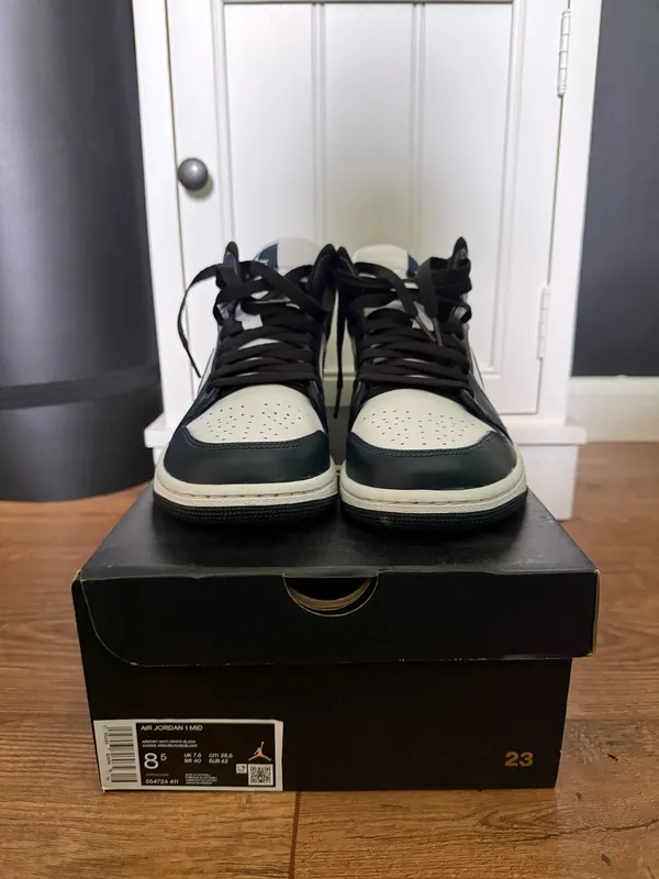 Air Jordan 1 Mid Nike Men’s - Image 4