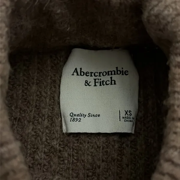 Abercrombie & Fitch brown sweater - Image 2