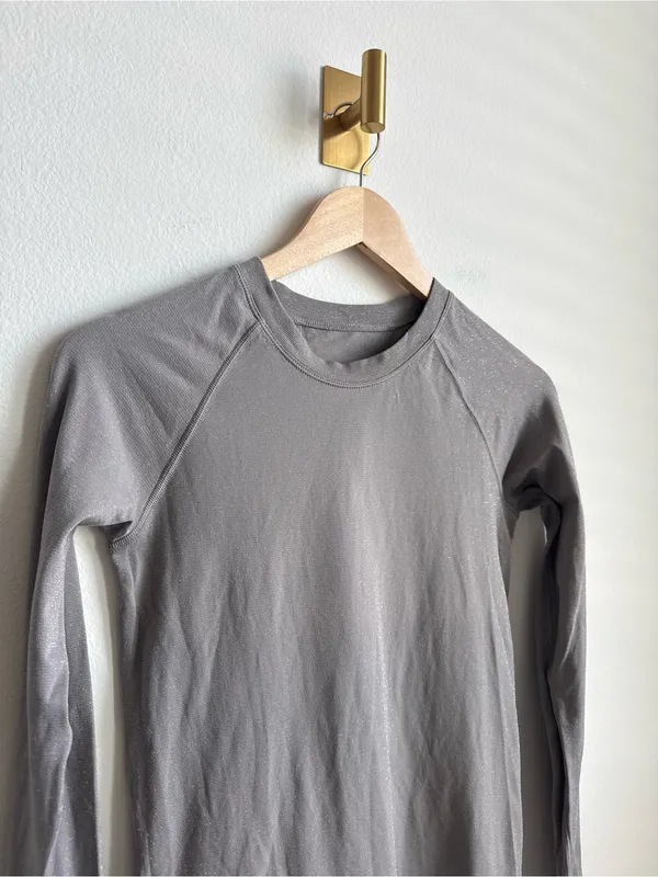 Athleta Long Sleeve Sparkle Performance Top Thumbholes Gray Women's S - Image 3