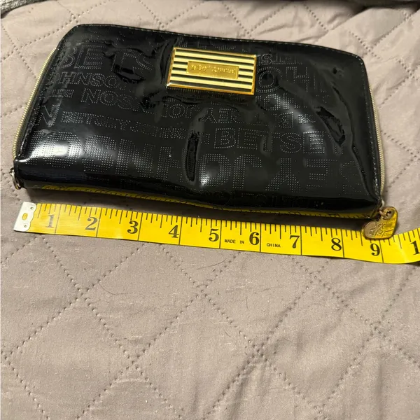 Betsey Johnson Black Pouch with Gold Heart Charm - Image 9