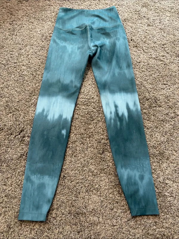 Beyond Yoga Leggings size small - Image 3