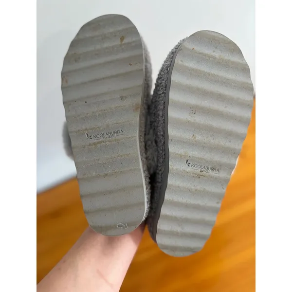 Koolaburra Fuzzy‎ Slippers Cozy Faux Fur Slip On Slides Gray Size 9 - Image 4