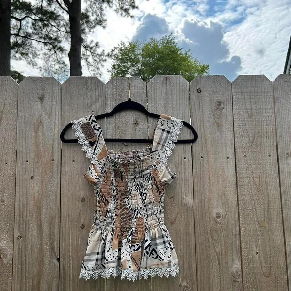 Y2k newspaper‎ print stretchy top size small Spring summer date romantic - Image 4