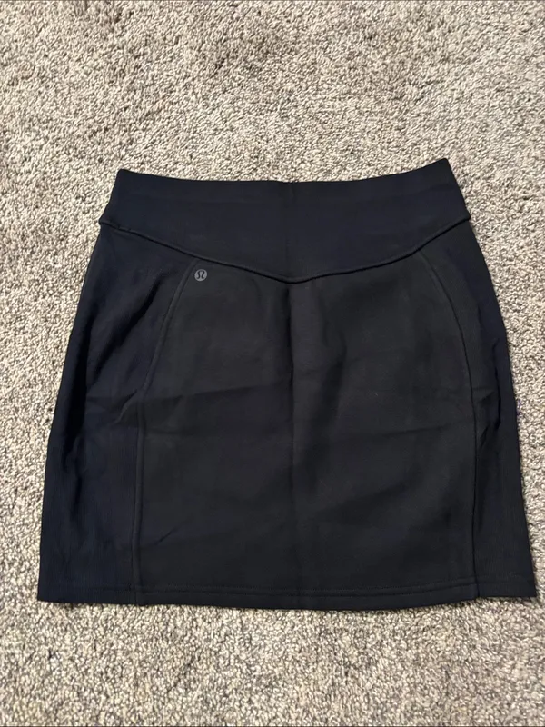 Lululemon Scuba HR Mini Skirt size medium NWT - Image 4
