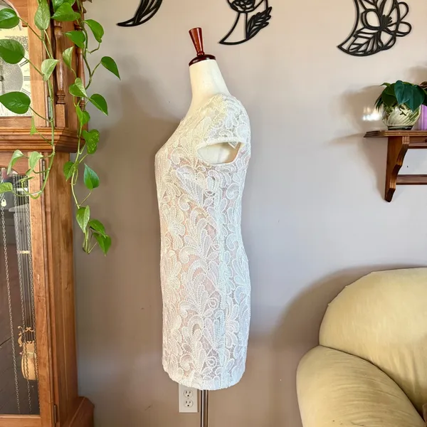 Bebe Sequin Lace Bodycon Dress – Size 6 – Ivory Floral Pattern – NWT $169 - Image 4