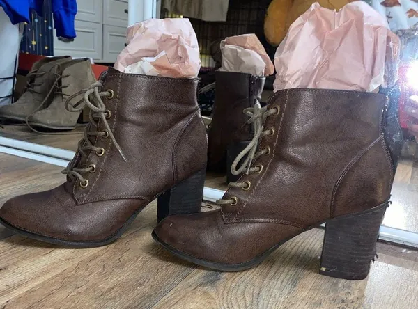 Heeled boots Size 7.5 - Image 4
