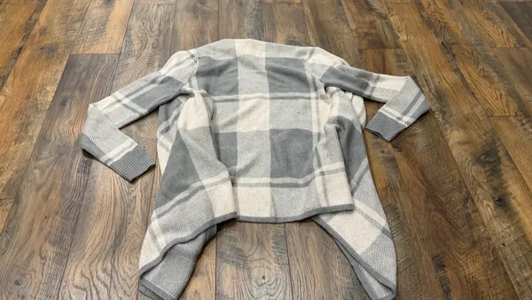 Merona Women’s Plaid Knit Cardigan Open Front Gray/Cream Size Medium - Image 7