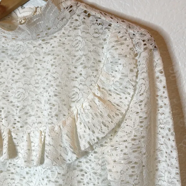 ARIZONA JEANS White Lace Ruffle Top - Image 2