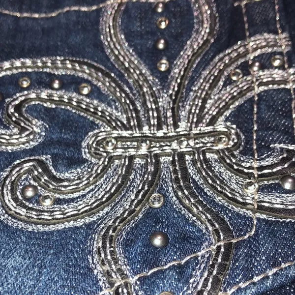 Miss me 30 boot cut, 34 inseam. Signs of wear but still In good condition. - Image 3