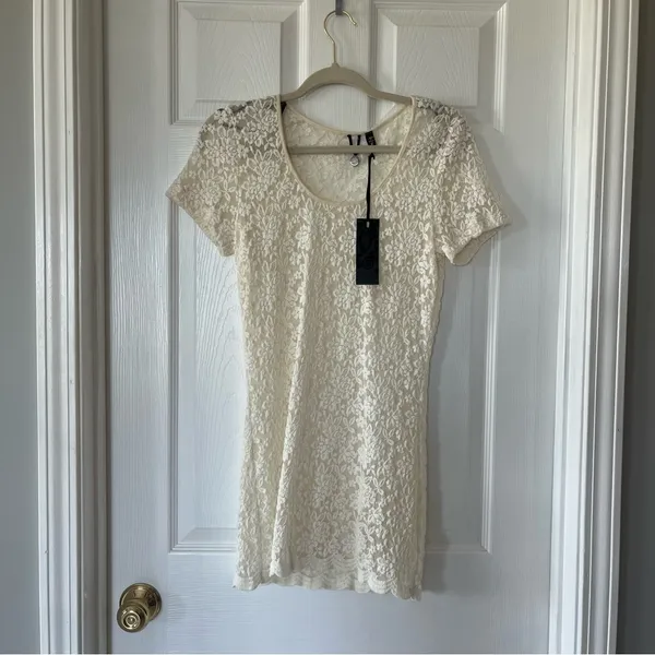 BKE‎ Boutique Buckle Cream Stretch Lace Mini Dress Tunic Womens Medium NEW *FLAW - Image 2