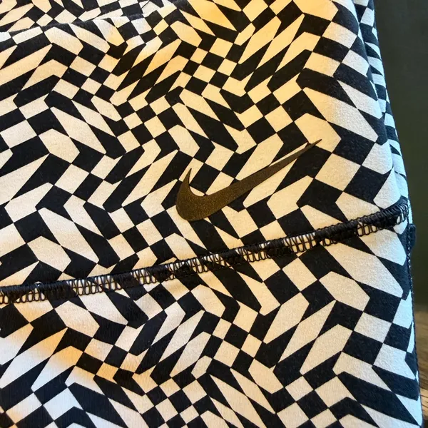 Nike Dri-FIT Pattern Leggings Medium - Image 3