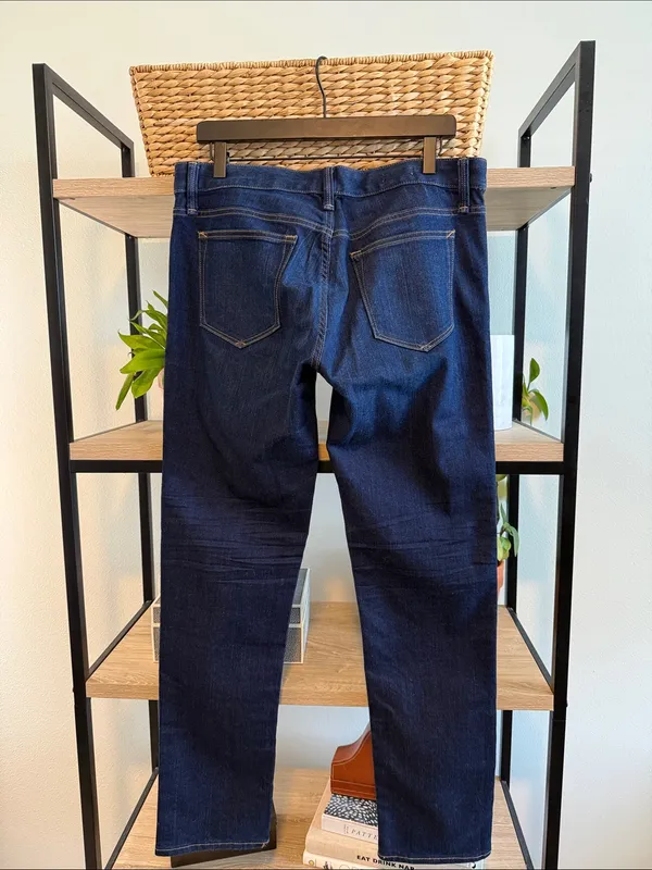 NWT Gap Real Straight Mid-Rise Dark Wash Jeans, 31 Regular - Image 5