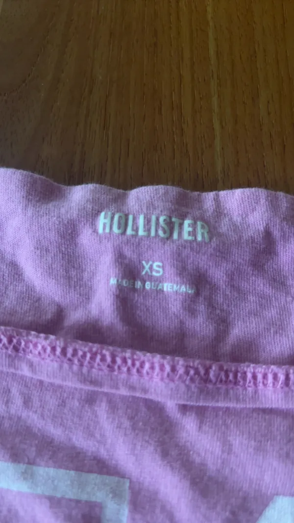 Hollister Off-The-Shoulder Top Crop - Image 3
