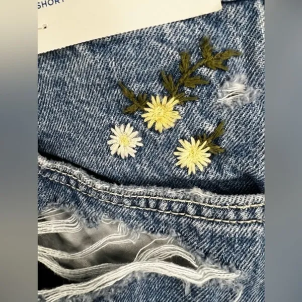 Arizona Hi‎ Rise Distressed embroidered flower denim cut off shorts size 17 NEW - Image 7