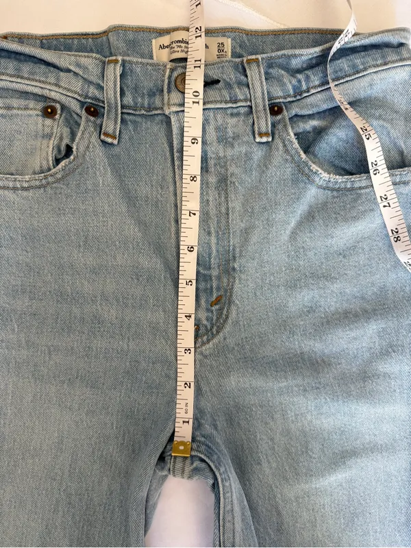 Abercrombie & Fitch 90s Straight Ultra High Rise Light Wash Jeans Size 25 / OX S - Image 7
