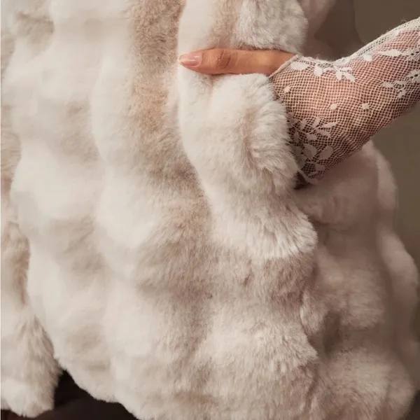 Elegant New off White Faux Fur vest Women - Image 4