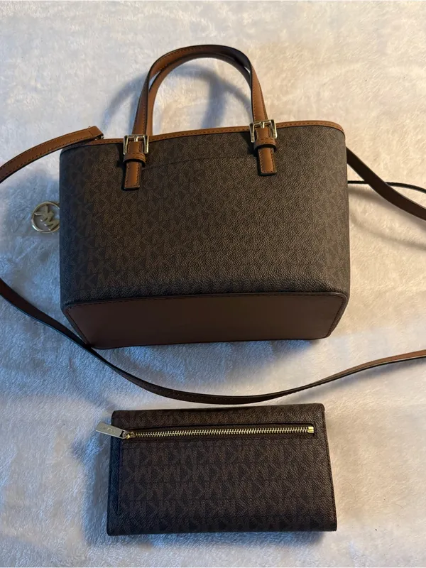 Michael Kors Jet Set Travel Extra-Small (XS) Carryall Tote With Matching Wallet - Image 4