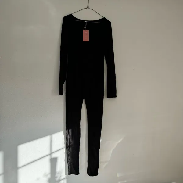 NWT Black stretchy jumpsuit in size large with thumb holes - Image 2