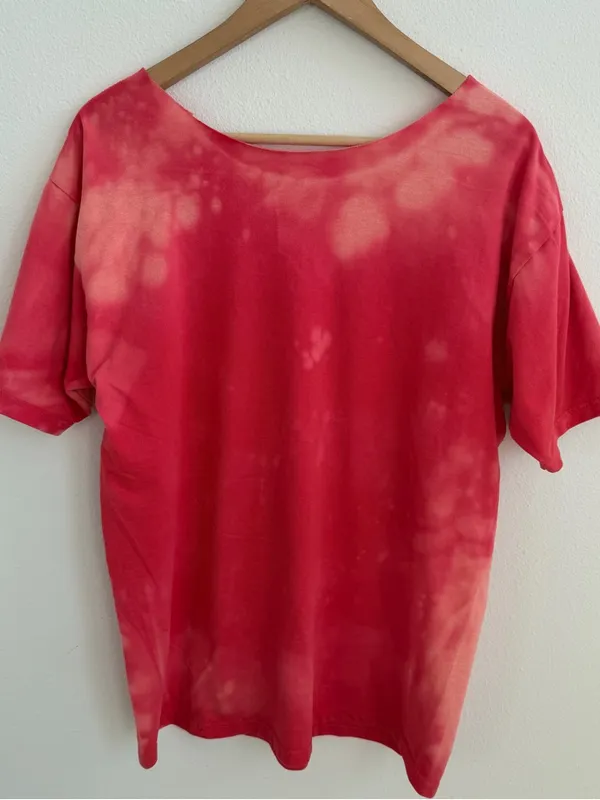Red and pink coral off-the-shoulder bleached t-shirt - Image 8