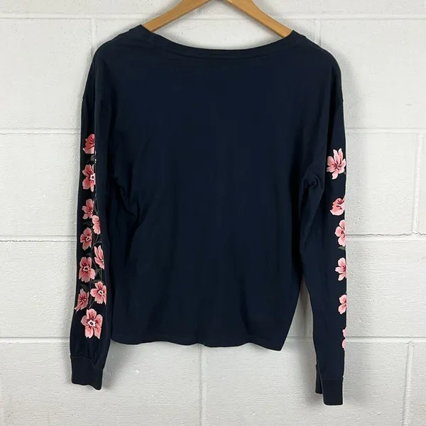 Abercrombie and Fitch women navy crewneck long sleeve floral graphic tee size M - Image 5