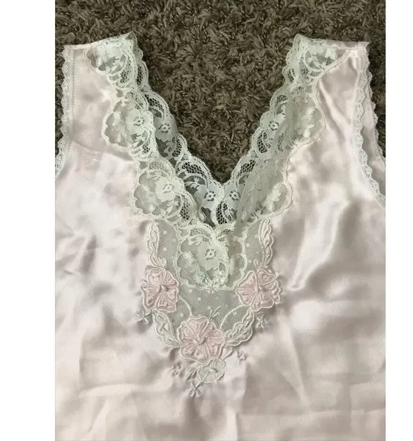 Vintage light pink sleep top with adorable dainty lace, bead, and flower details - Image 8