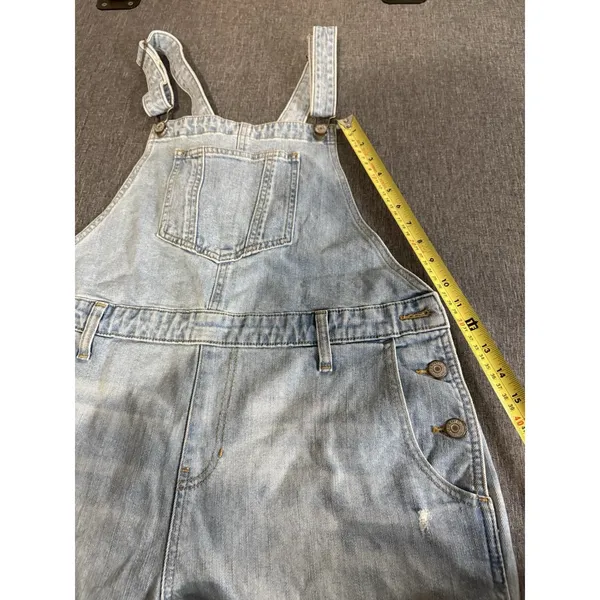 Old Navy women's light wash denim shortalls L 3" inseam button 5-pocket - Image 9