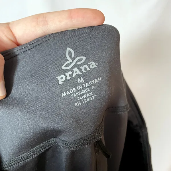 prAna gray capri pants leggings workout athletic‎ women's medium elastic waist - Image 4