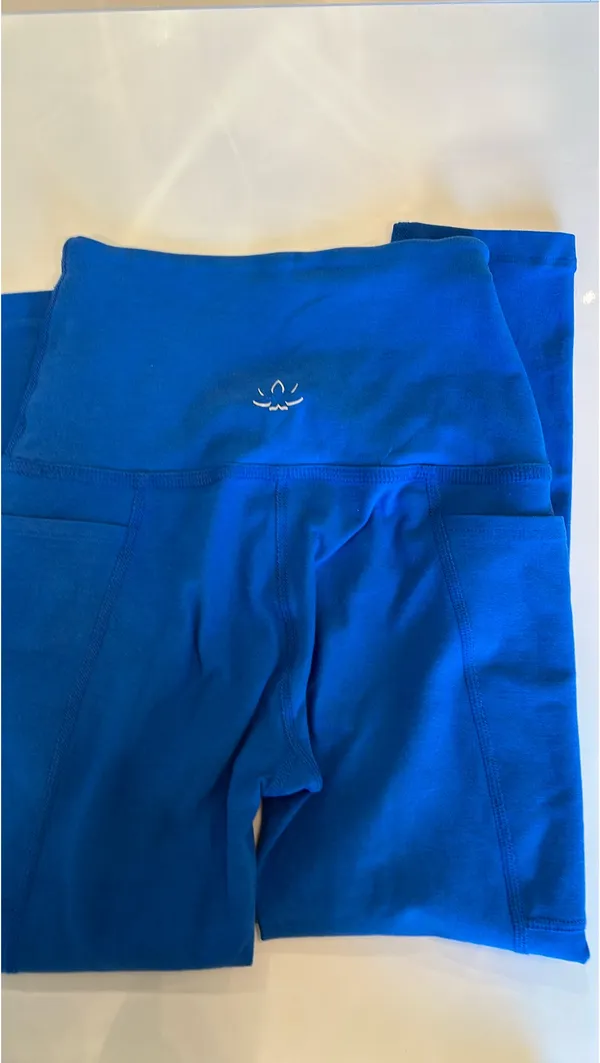 Beyond Yoga Leggings High-Waisted Midi XXS with pockets - Image 3