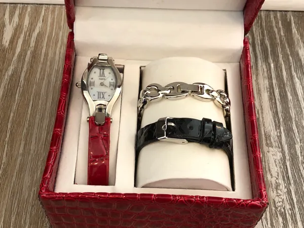 Coldwater Creek NIB Wristwatch Set W Interchangeable Leather & Chain Straps - Image 3
