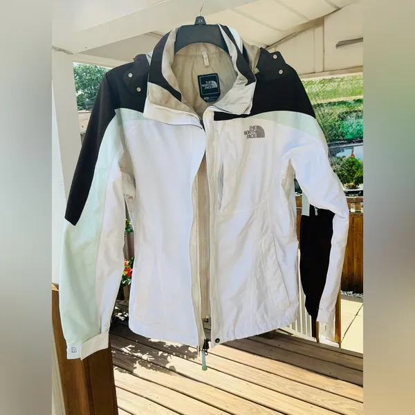 THE NORTH FACE jacket 🖤💚🤍 - Image 3