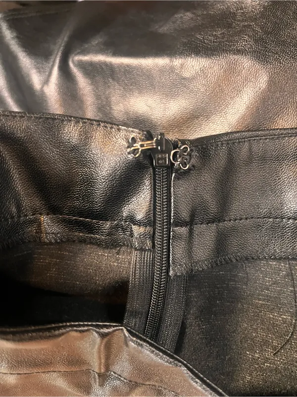 Lulu's Black‎ Corte Faux Leather Mini Skirt with Side Slit Size Small - Image 4