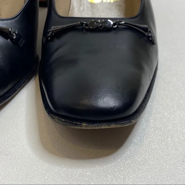 Salvatore Ferragamo black leather pumps 594 - Image 9