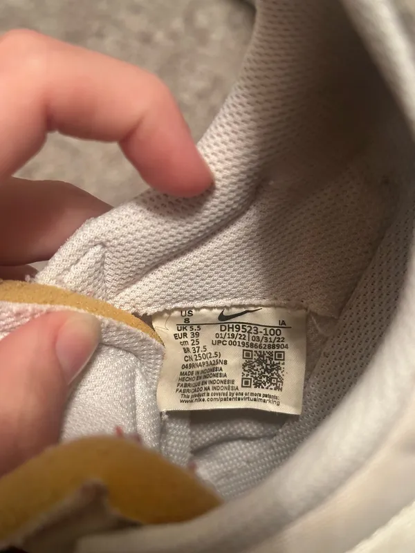 Nike Waffle Sneakers - Image 6