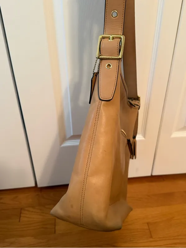 Vintage Coach Legacy Tassel Bucket Bag in Tan Leather - Image 6