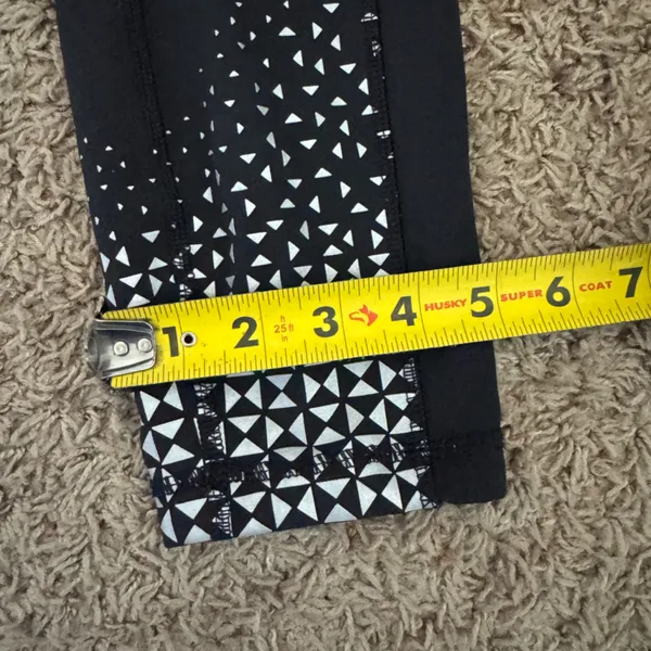 Lululemon Black Leggings with White Accents size 8 - Image 6