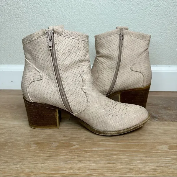 Dirty Laundry Light Pink Western Reptile Embossed Ankle Boots, Size 8.5 - Image 5