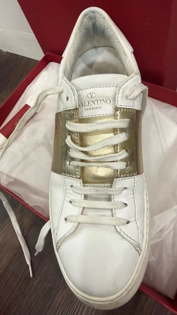 J Valentine Valentino Garavani Rockstud Sneakers sz 39 - Image 9